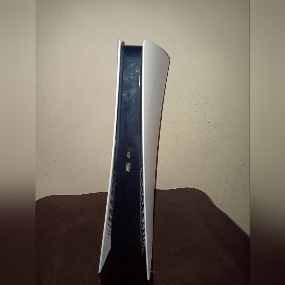 PS5 console - Picture 4 of 5